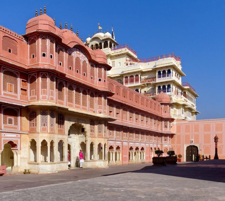 Jaipur: Amber Fort, City Palace and Hawa Mahal Private Tour - Jaigarh Fort and the Rajput military view