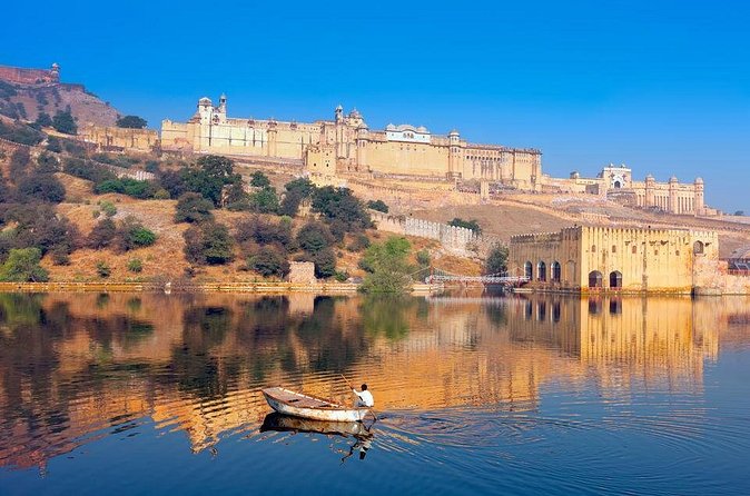 Jaipur: Amer Palace, Jal Mahal & Stepwell Private Half-Day Tour - How the private car and guide change the day