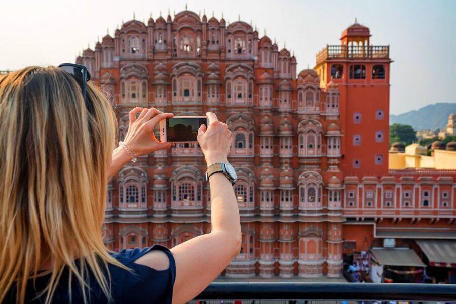 Jaipur City Tour: City Palace, Jantar, Hawa & Jal Mahal - Hawa Mahal: the famous facade in 30 minutes