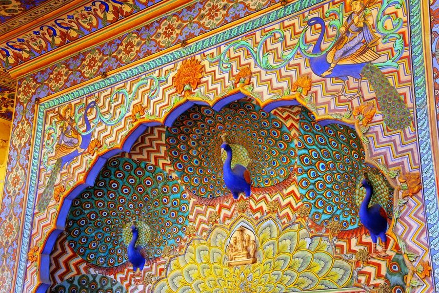 Jaipur City Tour: City Palace, Jantar, Hawa & Jal Mahal - Lunch: useful pause, optional extra