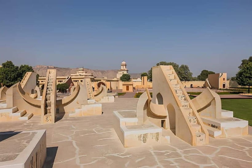 Jaipur: Night Open Jeep Safari with City Lights & Palaces - Photography, comfort, and practical limits