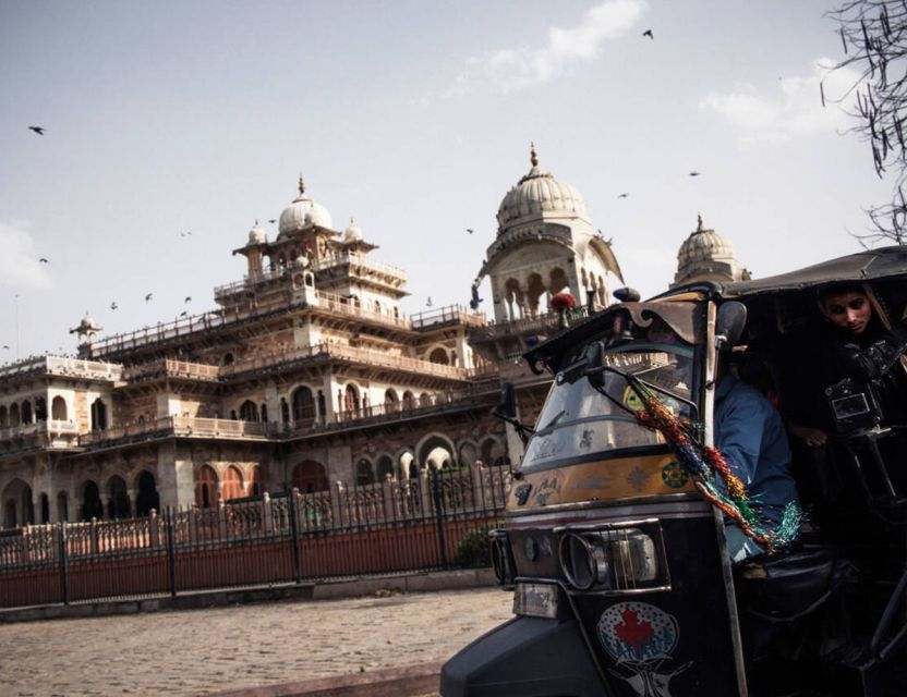 Jaipur Sightseeing by Tuk-Tuk: Temples, Palaces & Markets - Jantar Mantar and Jaipur’s precise stone instruments
