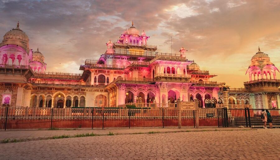 Jaipur Sightseeing by Tuk-Tuk: Temples, Palaces & Markets - Panna Meena ka Kund and the geometry of water