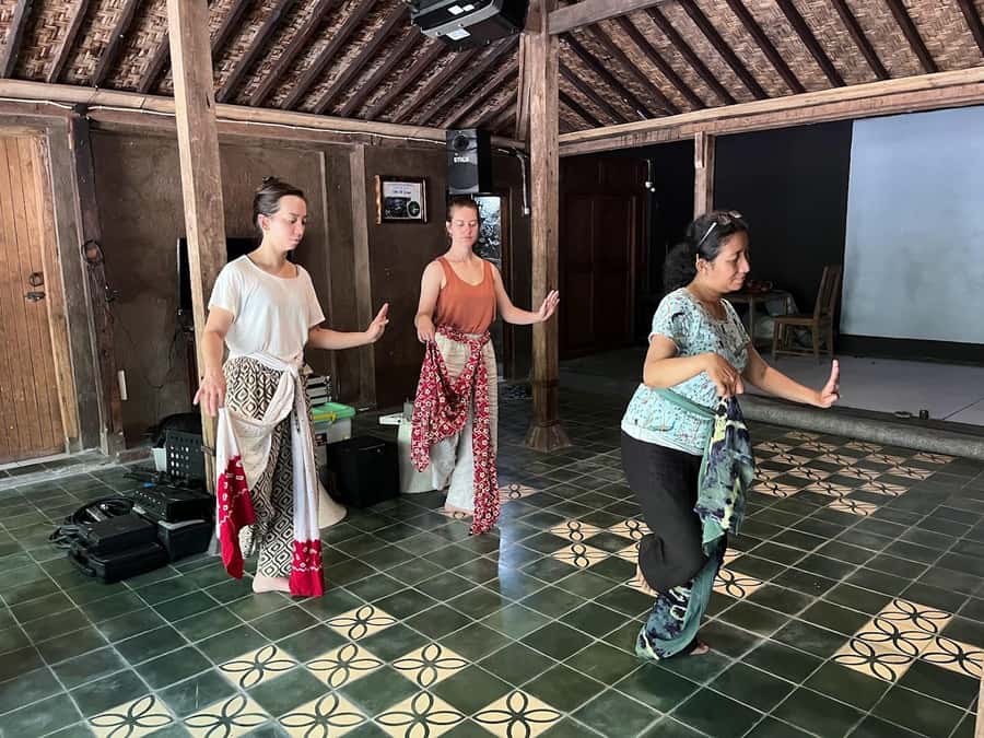 Javanese Dance Workshop with Kraton Palace Dancer - Practicing basic movements with the stash