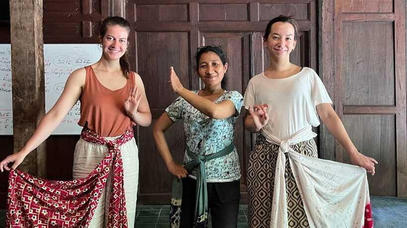 Javanese Dance Workshop with Kraton Palace Dancer - Personal corrections make the private format worthwhile