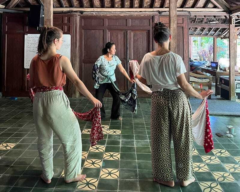 Javanese Dance Workshop with Kraton Palace Dancer - What 90 minutes can realistically teach you