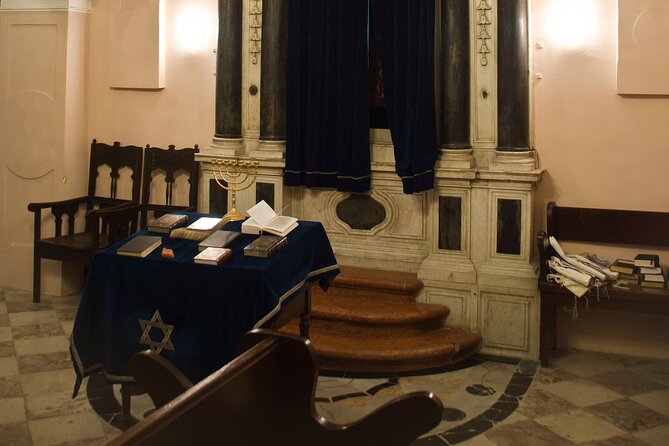 Jewish Heritage & Diocletian's Palace Private Split Tour - Narodni Trg and the memory of wartime loss
