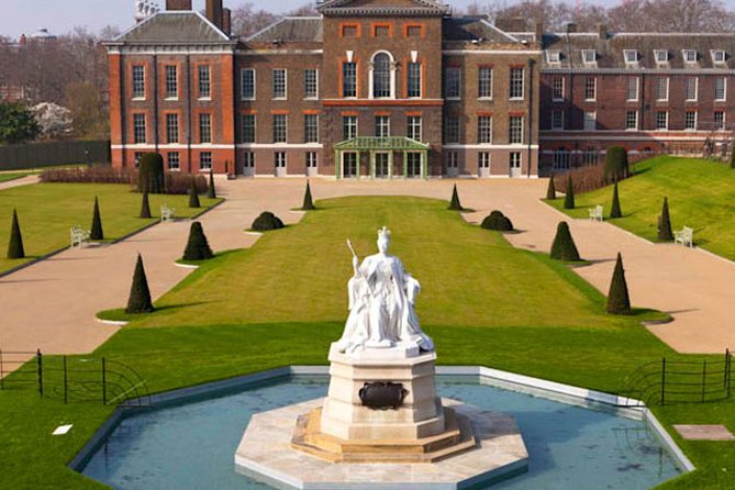 Kensington Palace VIP Garden Tour with Royal High Tea - Diana’s statue and the Sunken Garden