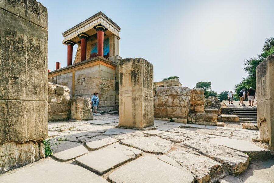 Knossos: Knossos Palace Skip-the-Line Guided Walking Tour - The guides make the biggest difference
