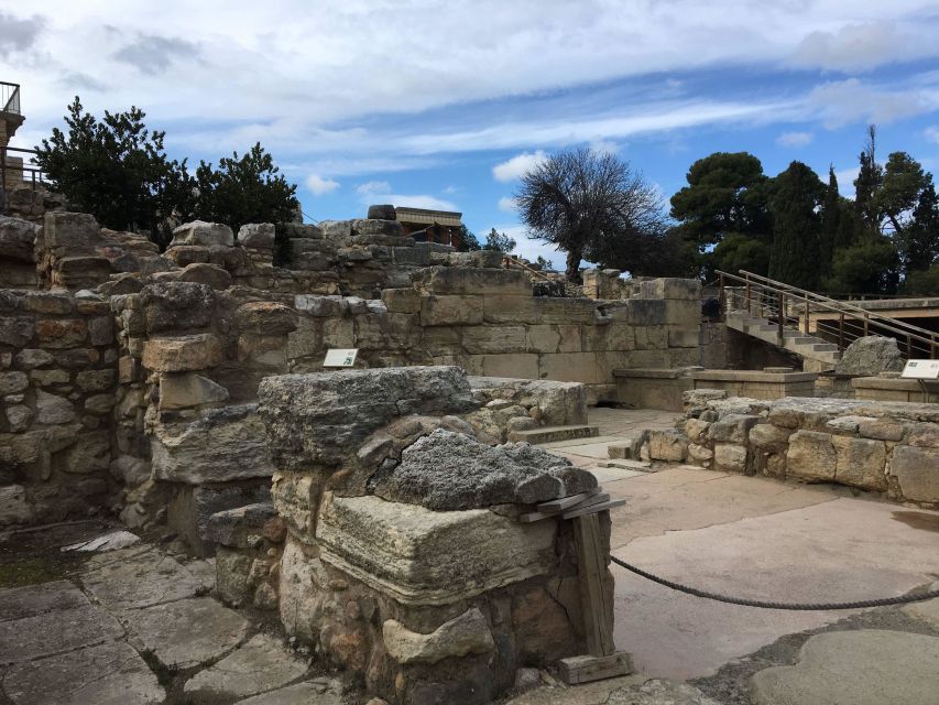 Knossos Palace & Archaeological Museum Private Tour - Entering the Palace of Knossos