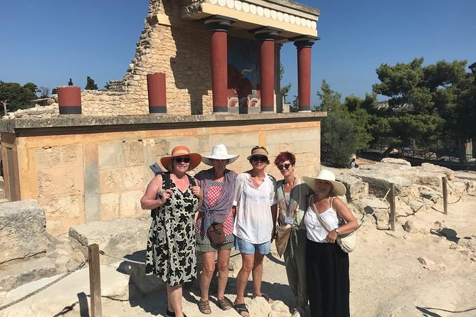 Knossos Palace Exclusive Tour (small group) - What the small group changes