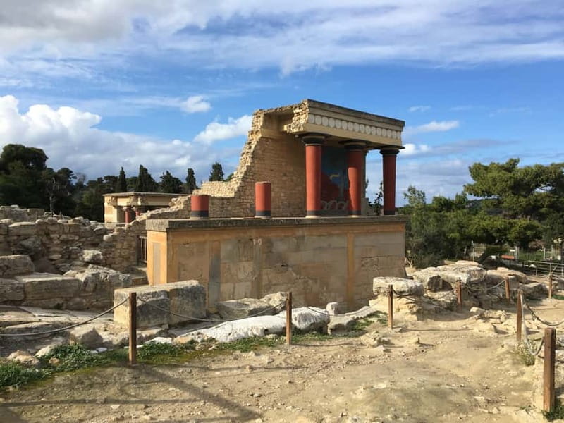 Knossos Palace: Family-friendly Mythology Tour - The 90-minute route through the palace