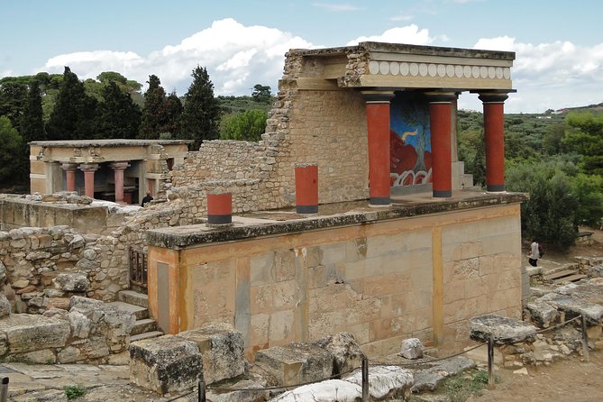 Knossos Palace guided tour - Heraklion City tour + market - Heraklion in two different ways