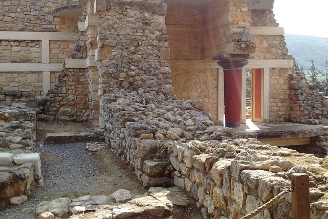 Knossos Palace Guided Walking Tour - The Throne of Minos and royal spaces