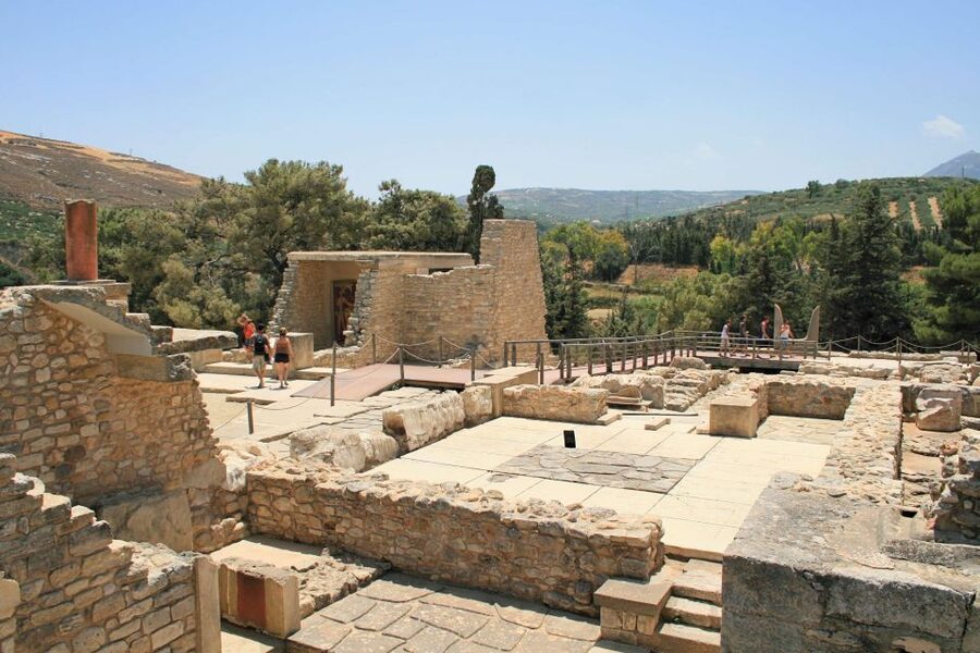 Knossos Palace & Heraklion Full-Day Tour from Chania Area - Why Knossos is worth the long ride from Chania