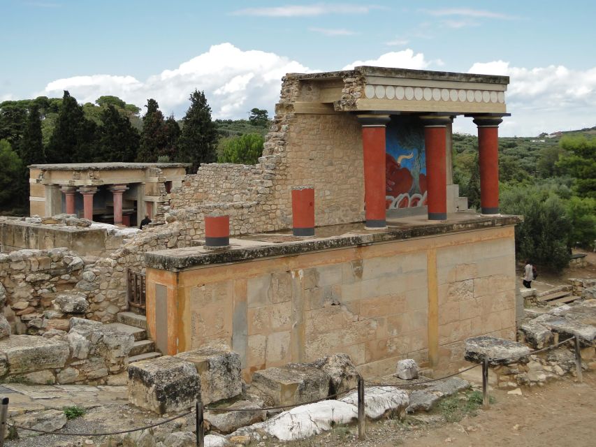 Knossos Palace & Heraklion Full-Day Tour from Chania Area - Two hours for Heraklion food and city life