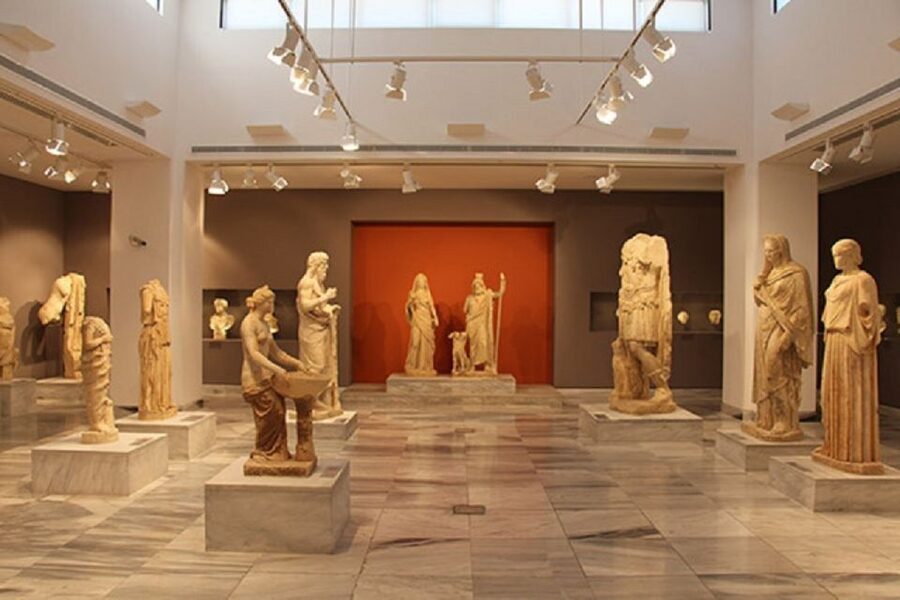 Knossos Palace, Museum & Heraklion City Tour From Chania - Two hours among the palace ruins
