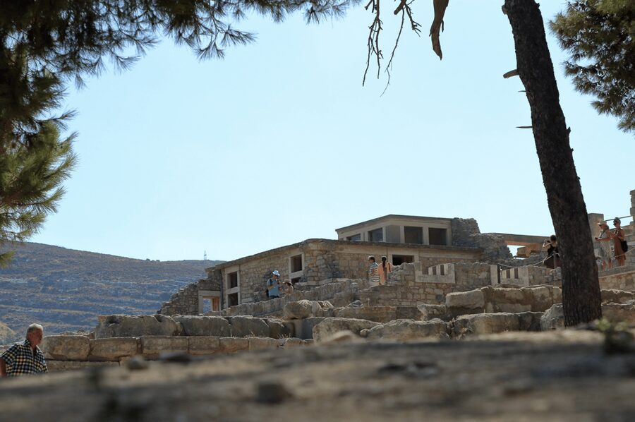 Knossos Palace Private Tour with Licensed Guide and Tickets - The Grand Staircase and the palace layout