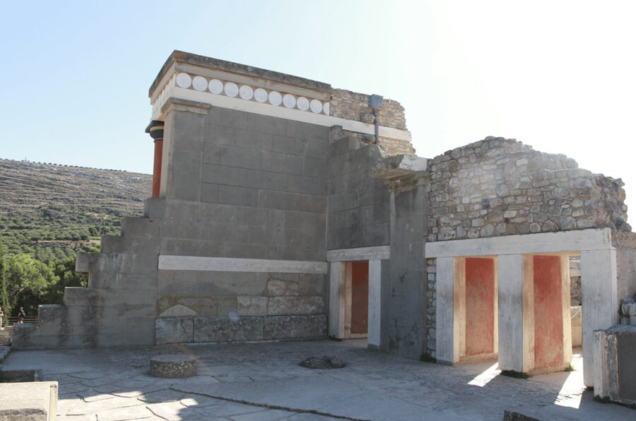 Knossos Palace Private Tour with Licensed Guide and Tickets - Frescoes that make Minoan culture visible