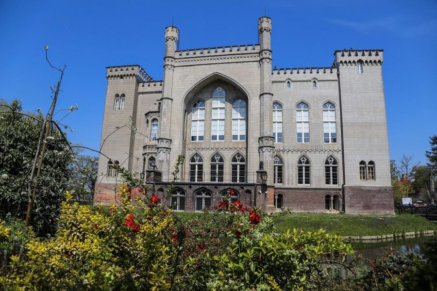 Kornik Castle and Rogalin Palace Half-Day Private Tour - Should you book Kornik and Rogalin?