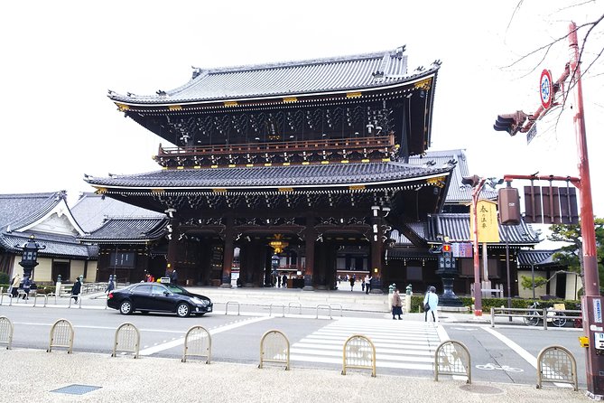 Kyoto Imperial Palace and Nijo Castle Walking Tour - Higashi Hongan-ji and Kyoto’s Buddhist life