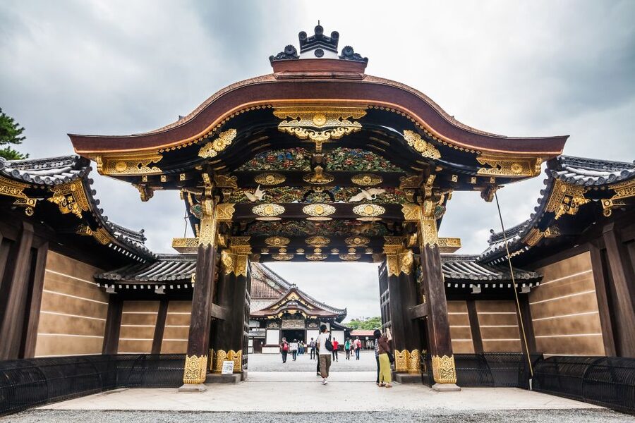 Kyoto: Imperial Palace & Nijo Castle Guided Walking Tour - What the Imperial Palace adds