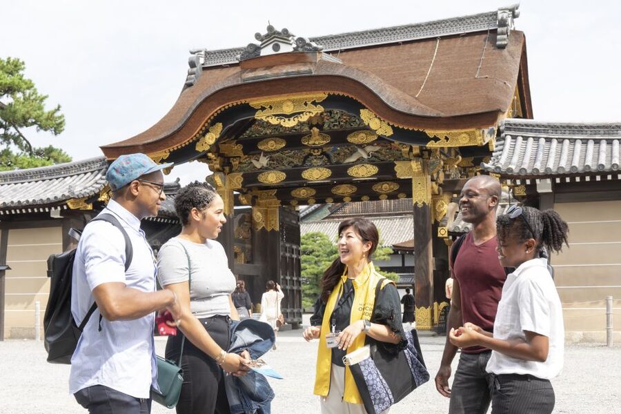 Kyoto: Nijo-jo Castle and Ninomaru Palace Guided Tour - From the East Main Gate to the Castle Interior