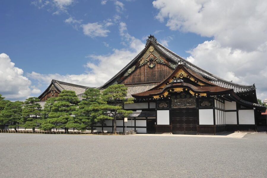 Kyoto: Nijo-jo Castle and Ninomaru Palace Guided Tour - The Guides Make the Difference