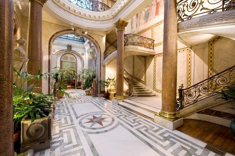 La Traviata au Musée Jacquemart-André -Opera a Palazzo Paris - Entering Musée Jacquemart-André after 8 pm