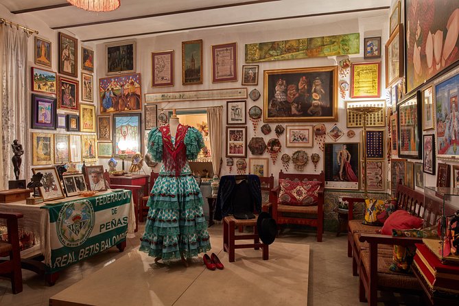 "Las Dueñas" Palace ticket + Audioguide - Walking through a palace that still feels personal