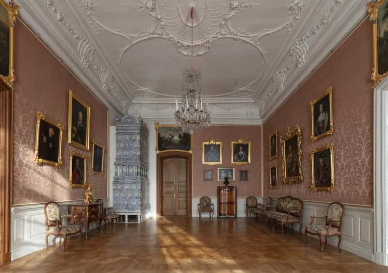 Latvian Palace and Medieval Castle Private Trip - What the $317 group price really buys