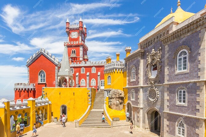 Lisbon: Pena Palace, Cabo da Roca, Cascais private tour - Azenhas do Mar adds time for lunch and a cliff walk
