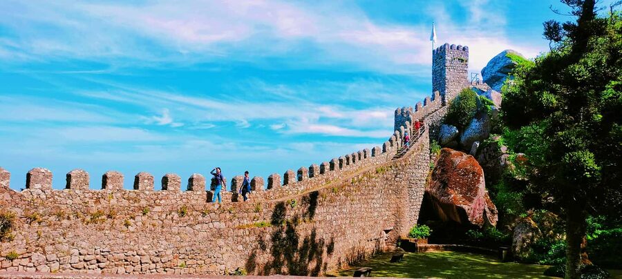 Lisbon: Pena Palace, Moorish Castle, Monserrate & Cabo Roca. - What the guide and vehicle add