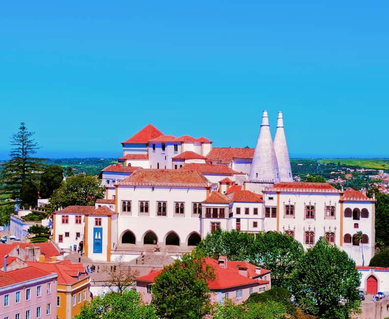 Lisbon: Pena Palace, Moorish Castle, Monserrate & Cabo Roca. - The Moorish Castle and its stone ridges