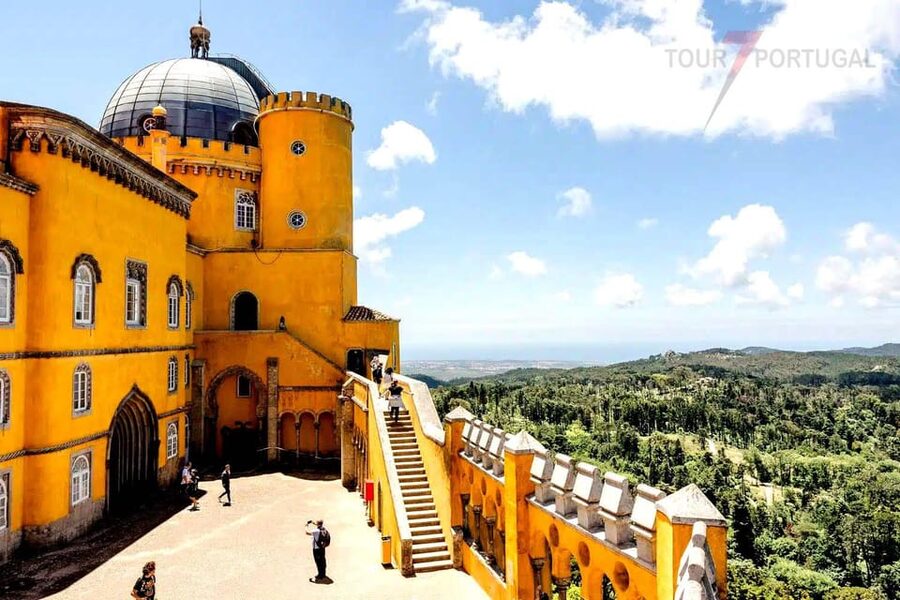 Lisbon: Pena Palace, Moorish Castle, Qta. Regaleira & Sintra - The Moorish Castle puts Sintra in perspective