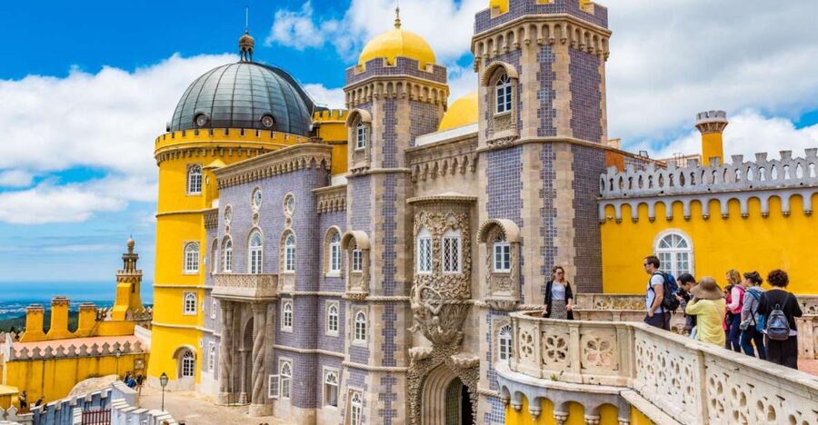 Lisbon: Sintra, Pena Palace, Cabo Roca Coast & Cascais Tour - Two hours in Cascais for lunch and a coastal stroll