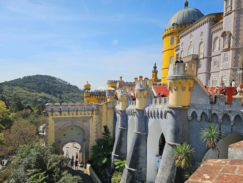Lisbon: Sintra, Pena Palace, Cabo Roca Coast & Cascais Tour - Guide quality can make or break the day