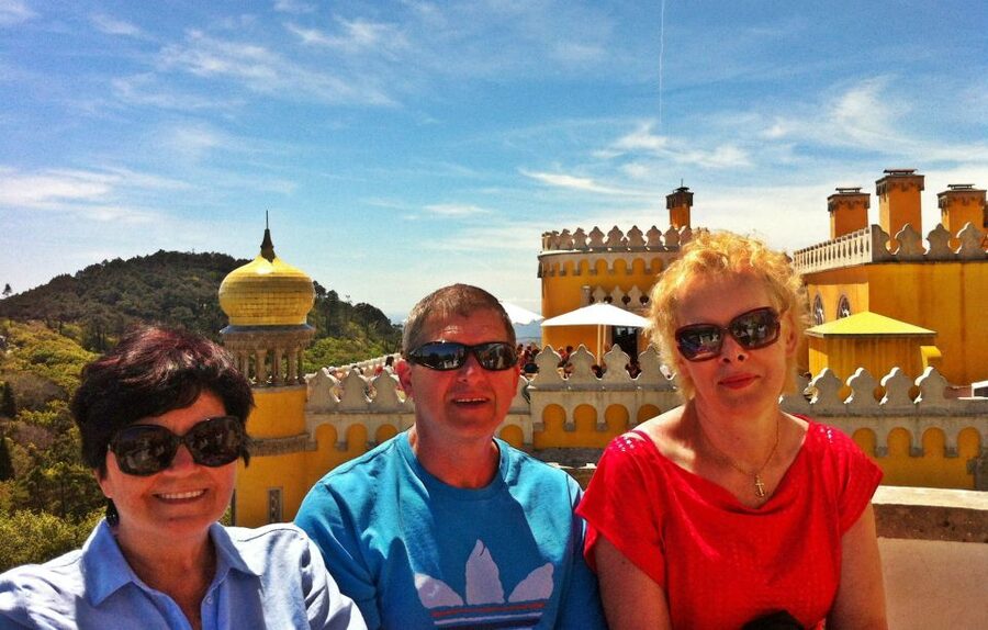 Lisbon: Sintra & Pena Palace Half-Day Tour with Hotel Pickup - Sintra village and its old royal palace