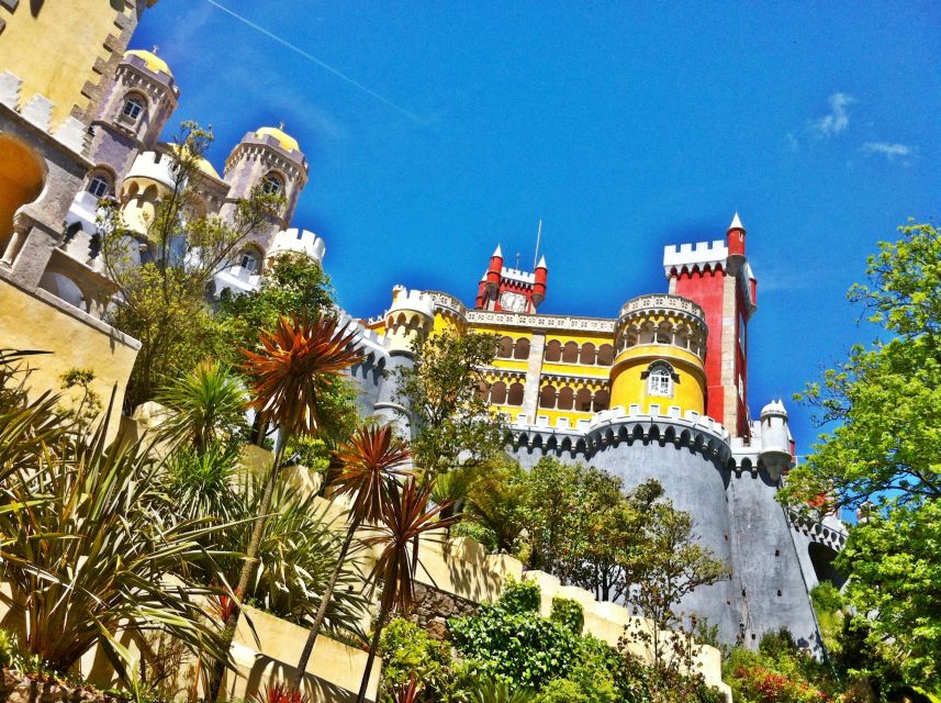 Lisbon: Sintra & Pena Palace Half-Day Tour with Hotel Pickup - What the $88 price really covers