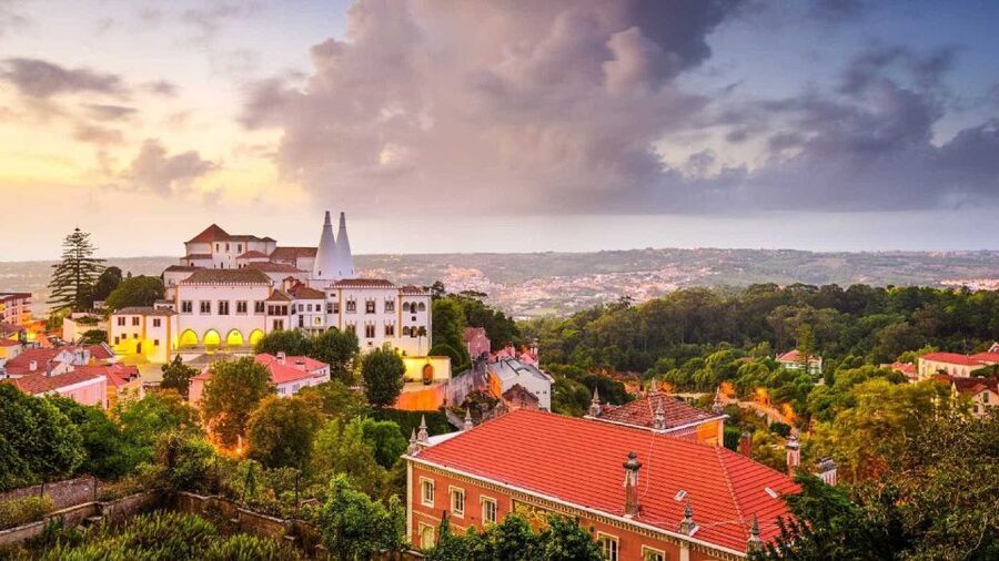 Lisbon: Sintra, Pena Palace, Quinta Regaleira, Cascais Tour - The guide makes the difference