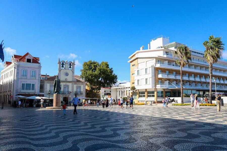 Lisbon: Sintra, Pena Palace & Wine Tasting Small-Group Tour - Who should book this Sintra and wine tour?