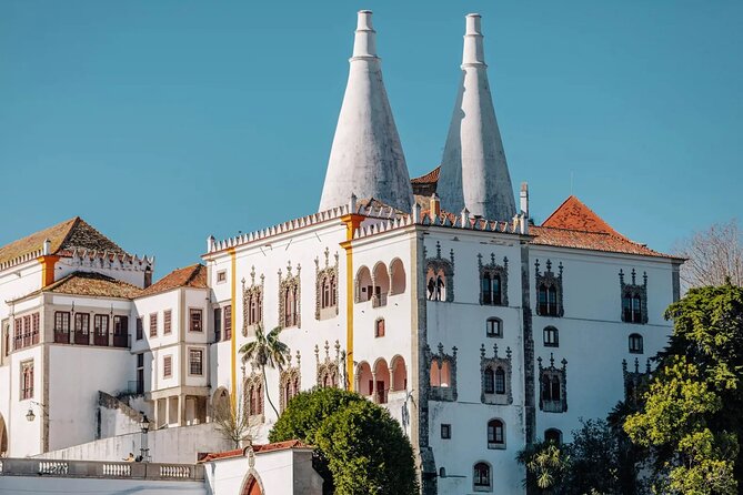 Lisbon: Sintra Private Day Trip with Pena Palace & Wine Tasting - Lunch in Colares, with the bill left to you