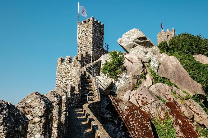 Lisbon: Sintra Town,Pena Palace, Moorish Castle& Quinta Regaleira - Walking the walls of the Moorish Castle