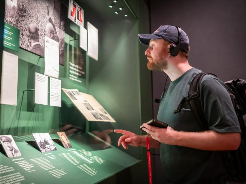 London: Big Ben, Churchill War Rooms & Buck'ham Palace Tour - A royal and wartime view of Westminster