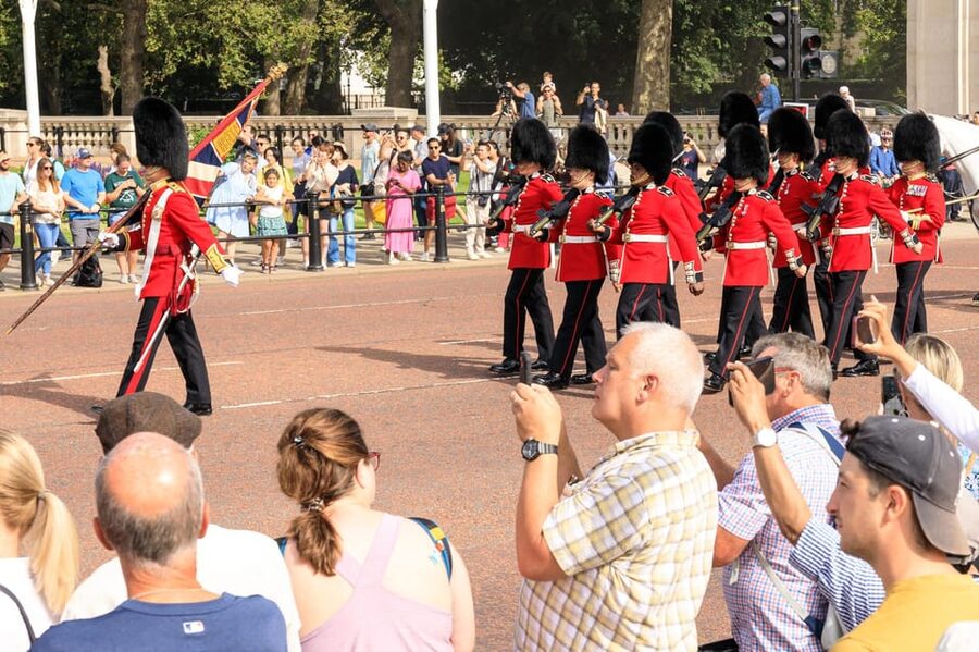 London: Big Ben, Churchill War Rooms & Buck'ham Palace Tour - Trafalgar Square and the route toward Whitehall
