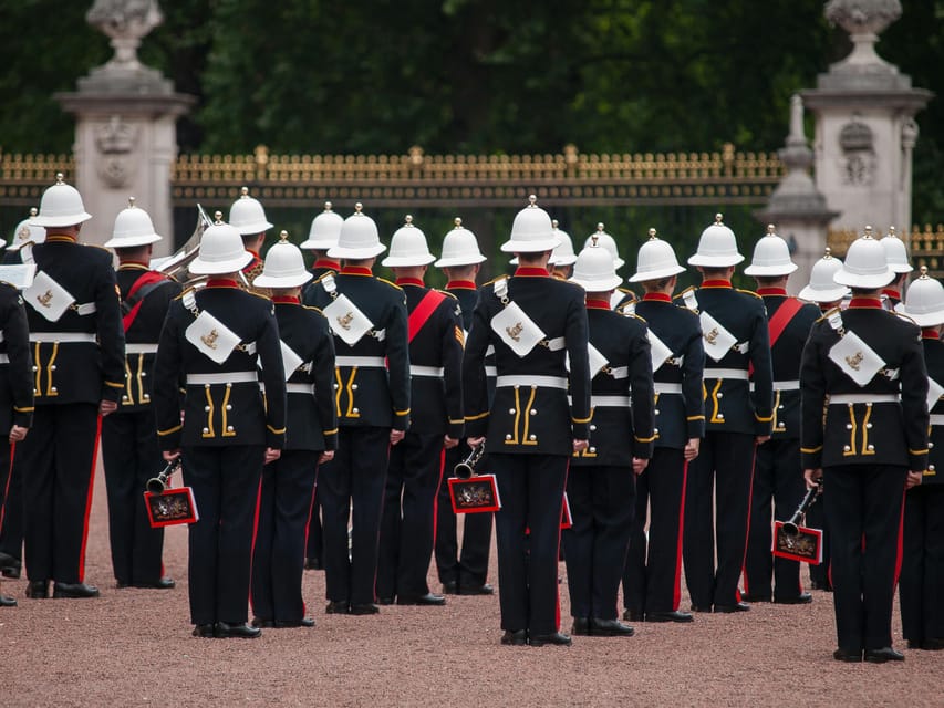 London: Buckingham Palace and Changing of the Guards Tour - What the two-hour itinerary feels like
