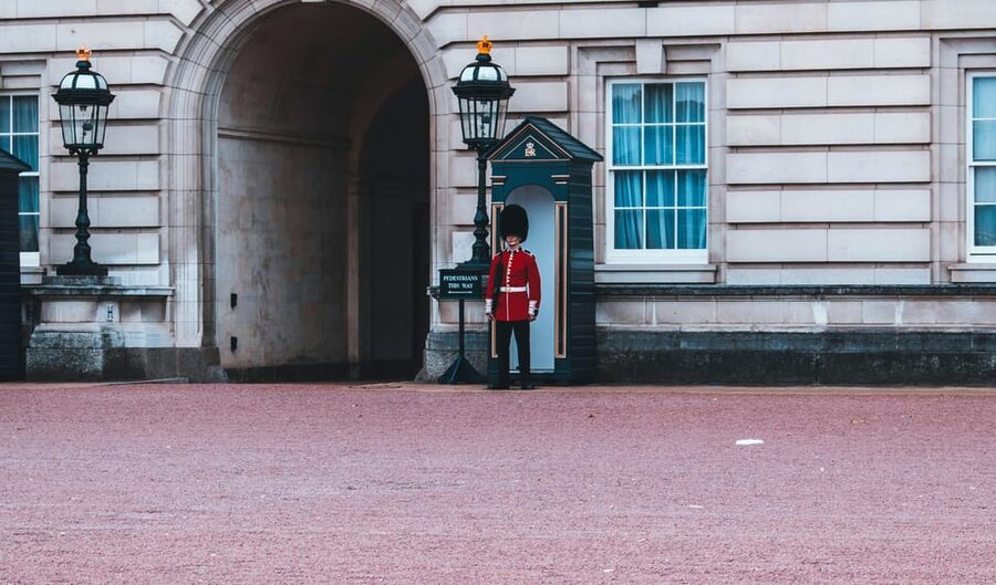 London: Buckingham Palace and Changing of the Guards Tour - What $23 buys you