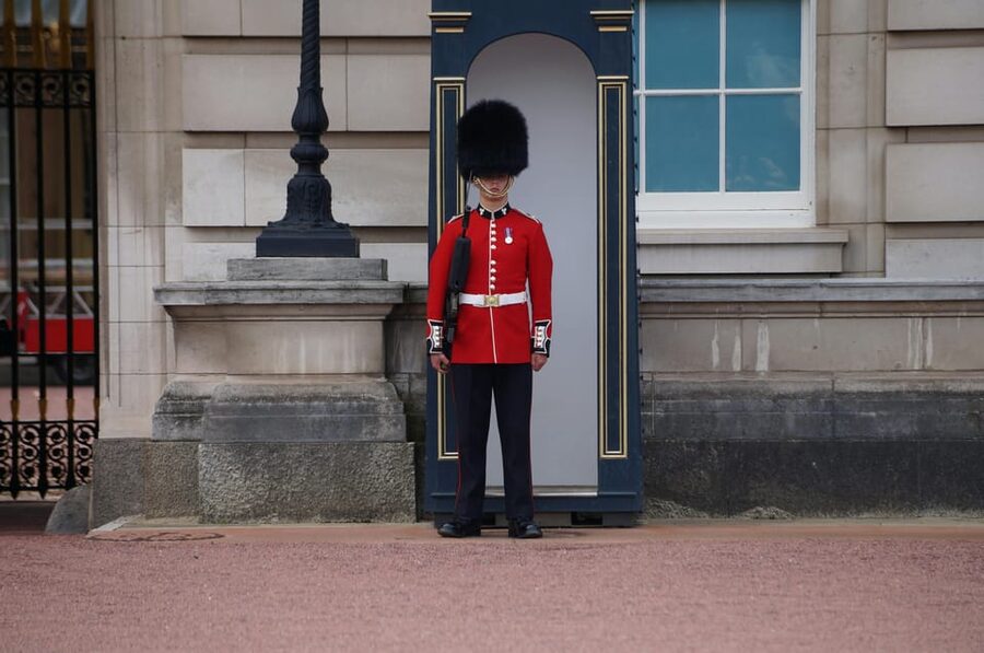 London: Buckingham Palace and Changing of the Guards Tour - Meeting point and timing advice