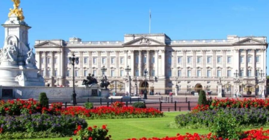 London: Buckingham Palace and Royal London Walking Tour - A royal London walk with a clear story