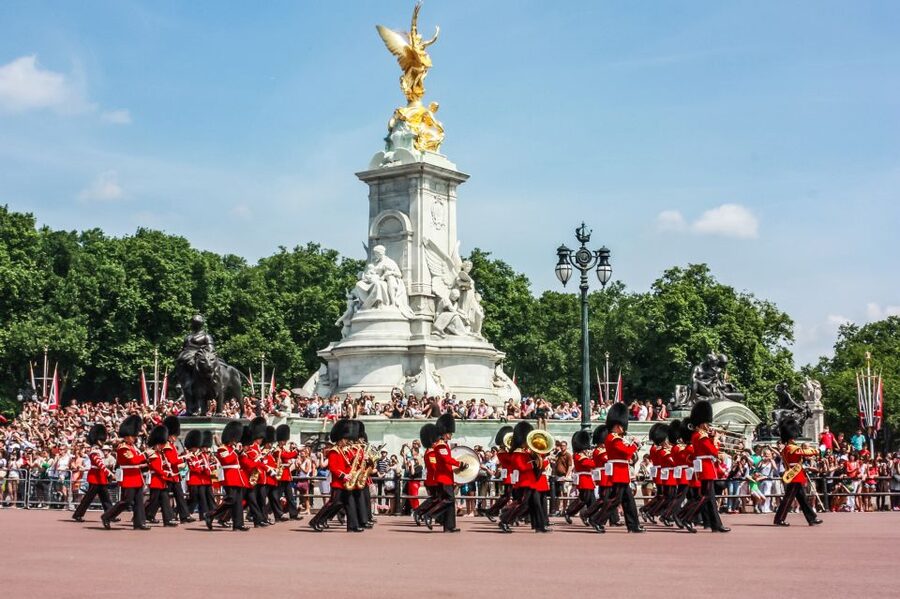London: Buckingham Palace Entry & Changing of the Guard Tour - What You Actually See During the Ceremony